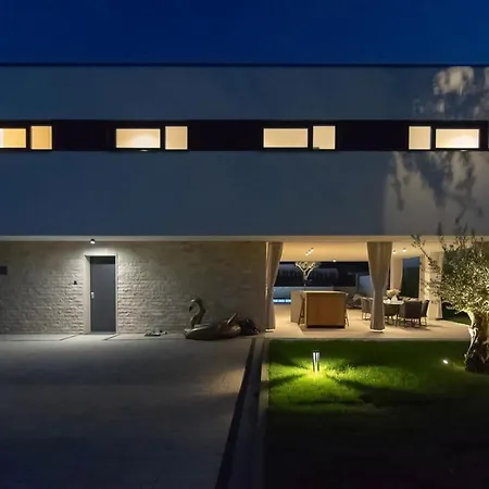 #1 ヴィラ ロヴィンスコ・セロ