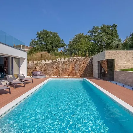 ヴィラ #1 ロヴィンスコ・セロ